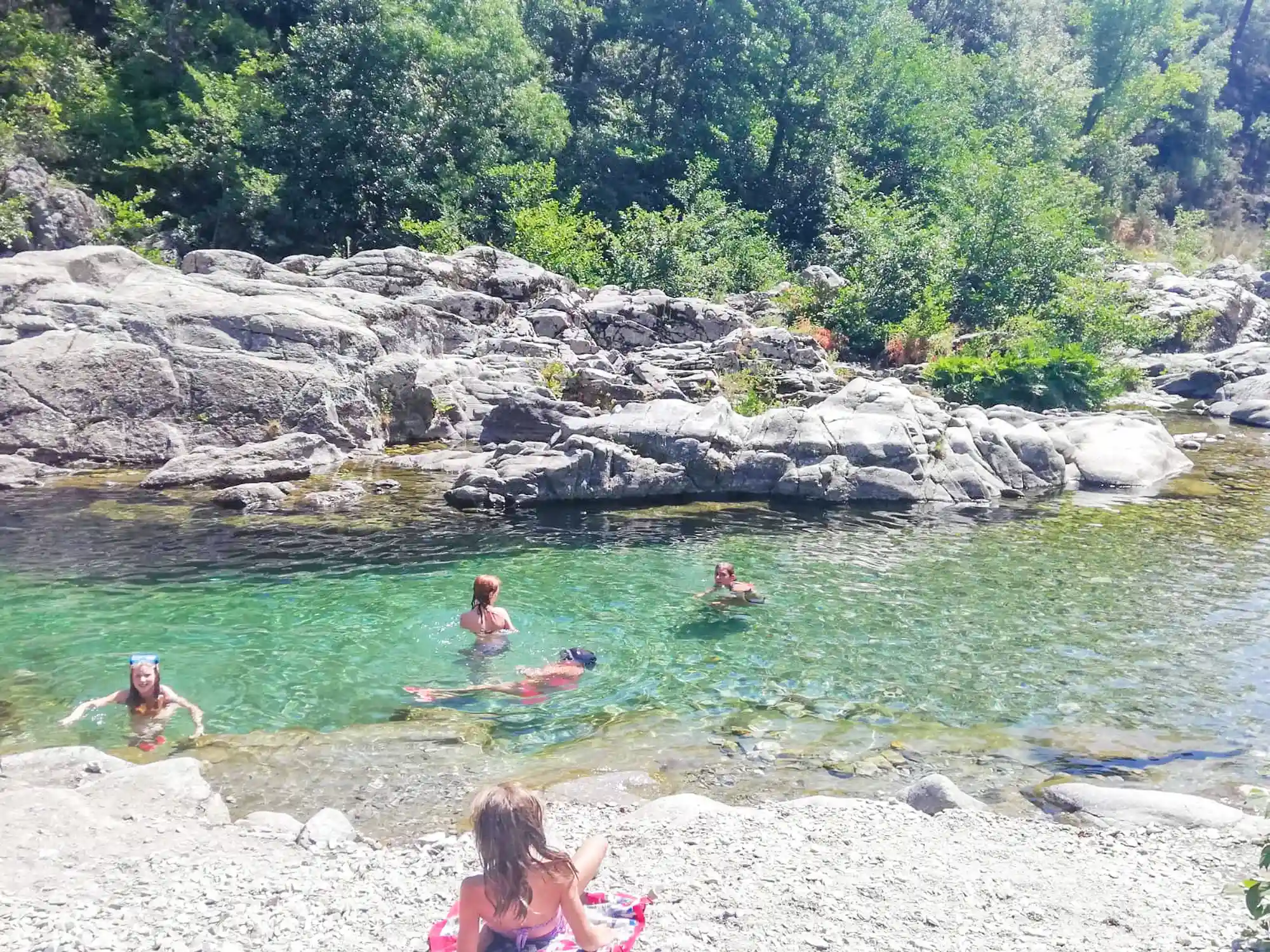 camping bord de riviere gard